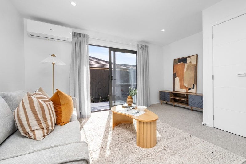 Hillcrest, 2 bedrooms64745770084611110