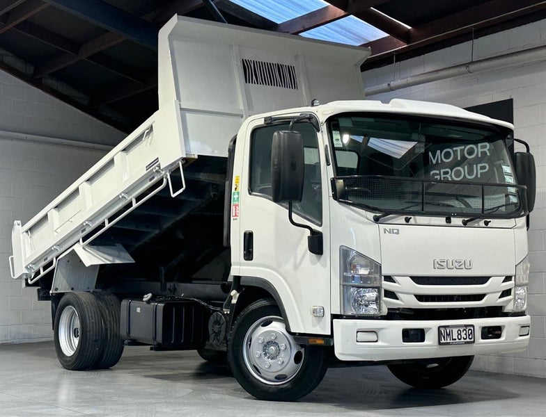 2017 Isuzu N Series NQR500 TIPPER64734989718403110