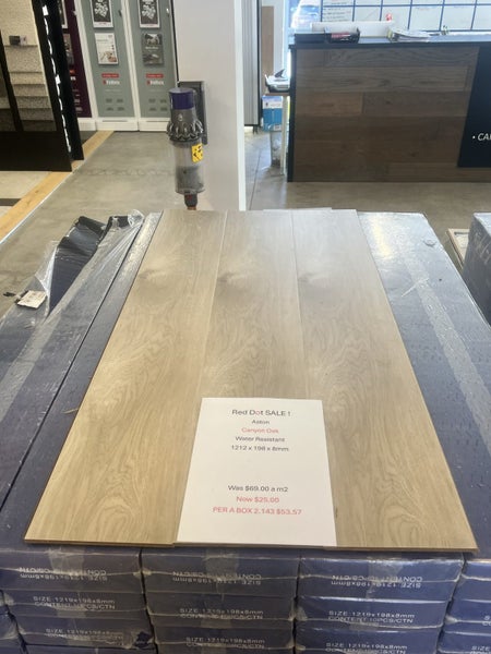 Laminate Aston Canyon Oak Water Resistant 8mm Carousel 1