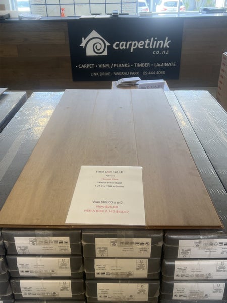 Laminate Aston Haven oak water resistant 8mm Carousel 1