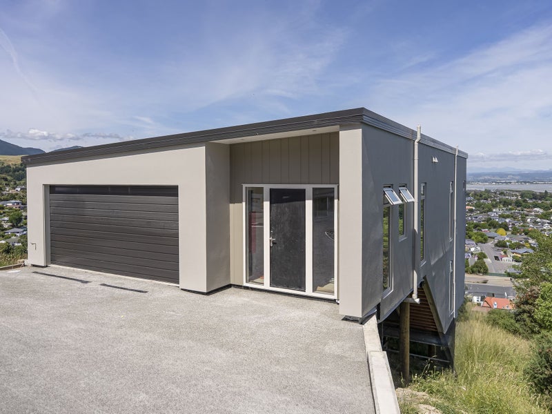 ELEVATED, STYLISH AND BRAND NEW64735887030147110