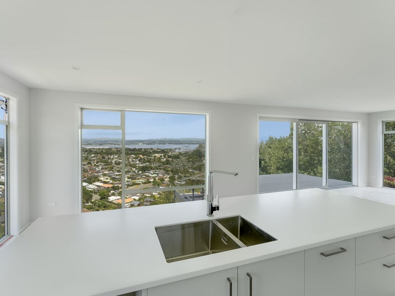 ELEVATED, STYLISH AND BRAND NEW64735887030147112