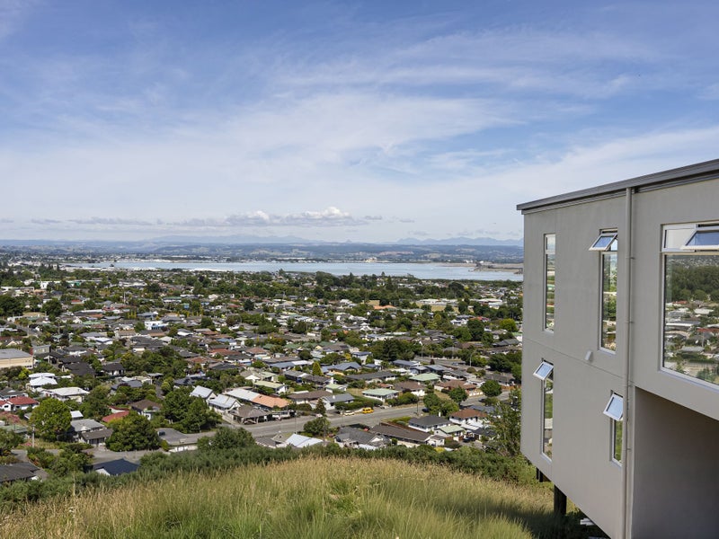 ELEVATED, STYLISH AND BRAND NEW64735887030147111