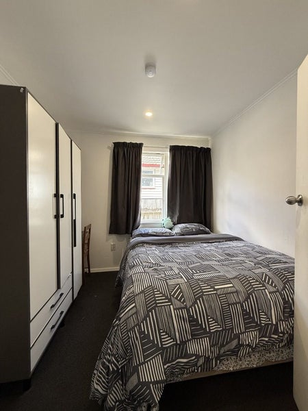 Trentham, 3 bedrooms64736588732931112