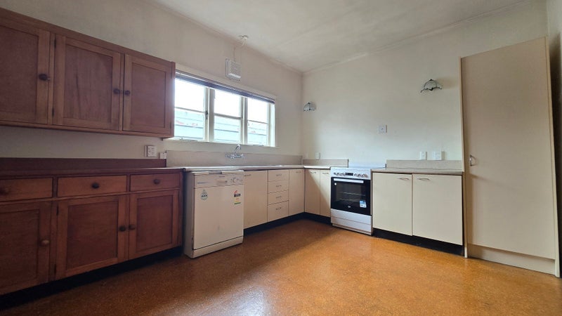 Lower Hutt, 3 bedrooms64736788615297112