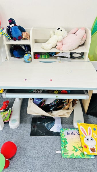 Kids Electric Height-Adjustable Study Desk Carousel 11