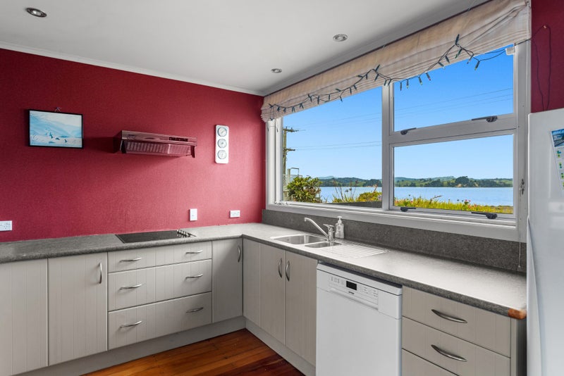 YOUR EVERYDAY ESCAPE64737641850242111