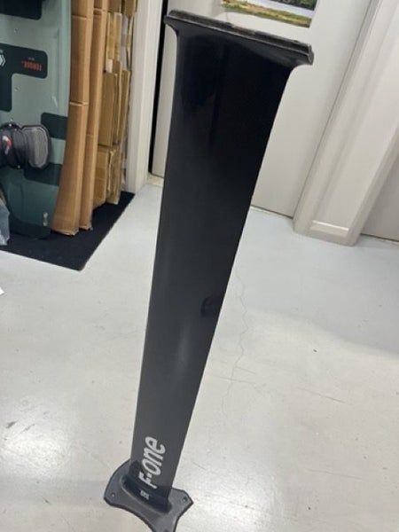 FOIL COMPONENT: F-One carbon mast HM 105 Carousel 2