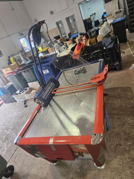 Sam Fast track arcade Air hockey table Carousel 1