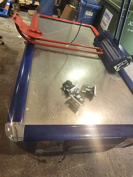 Sam Fast track arcade Air hockey table Carousel 2