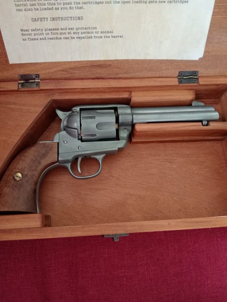 Colt single action .38 caliber blank pistol Carousel 1