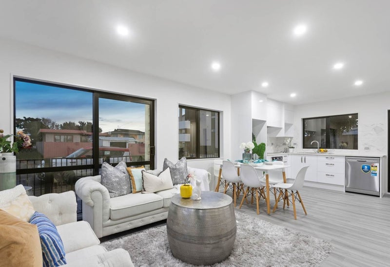 Mangere, 3 bedrooms64737944793345111