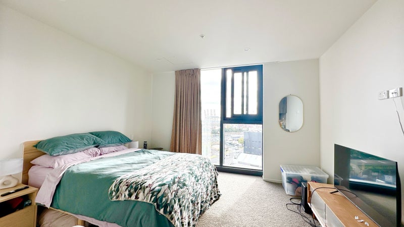 Parnell, Studio64738032316802110