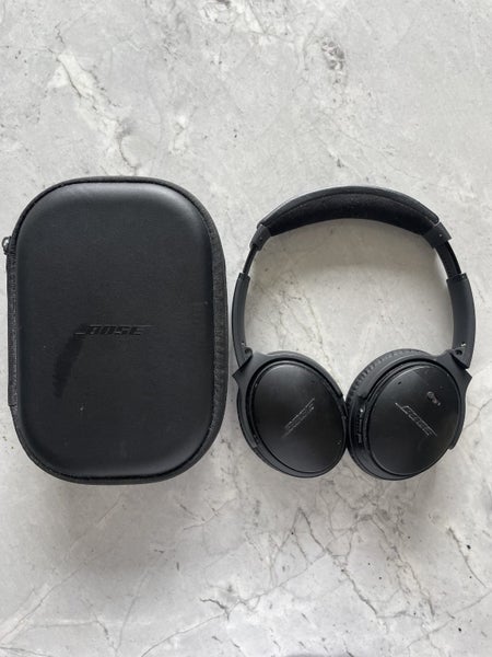 Bose QuietComfort 35 (QC35) Wireless Noise Cancelling Headphones + Case Carousel 1