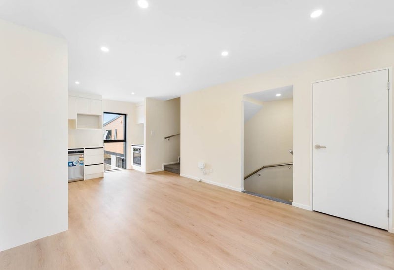 Te Atatu South, 3 bedrooms64738138701058110