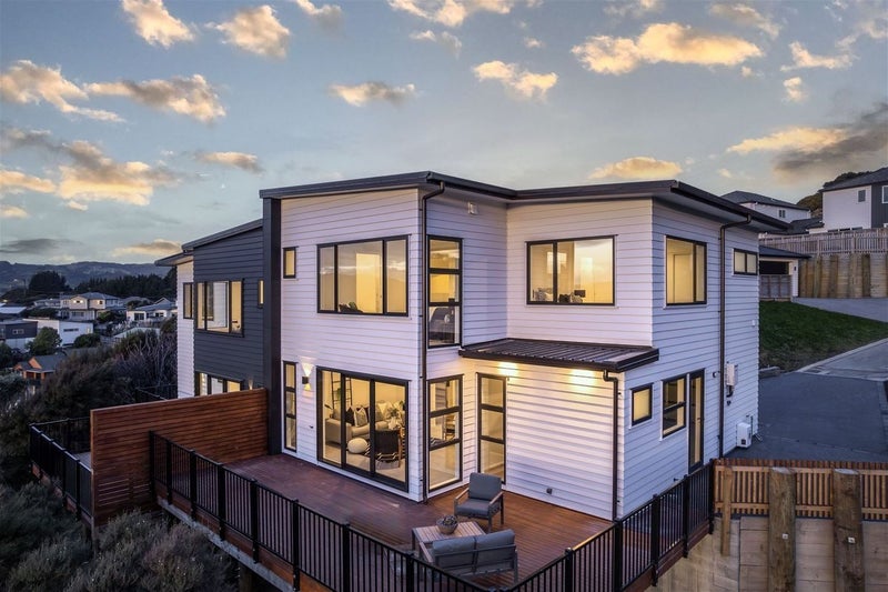 Whitby, 3 bedrooms64738619856643110