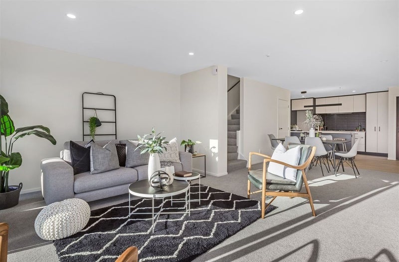 Whitby, 3 bedrooms64738619856643112