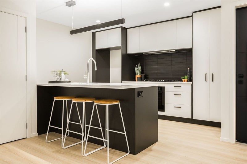 Whitby, 3 bedrooms64738619856643113