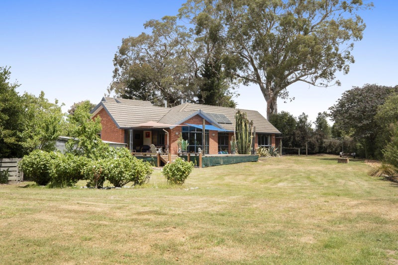 A Private Oasis64738632717442111