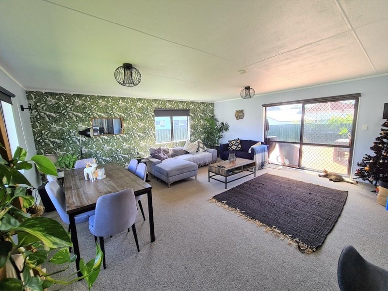 Bell Block, 3 bedrooms64738723373571111