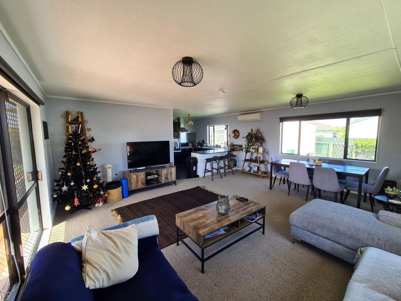 Bell Block, 3 bedrooms64738723373571112