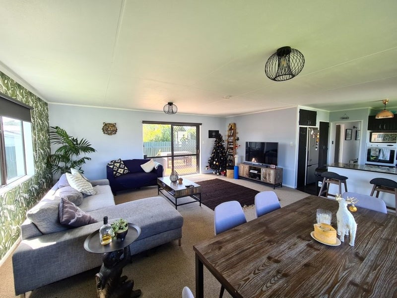 Bell Block, 3 bedrooms64738723373571113