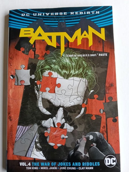 Batman Graphic Novel - The War of Jokes and Riddles Carousel 1
