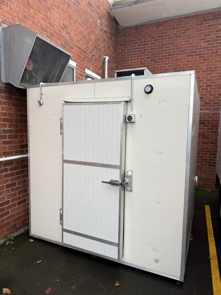 Walk in freezer. 2.4m x 2.4m64739845949186110