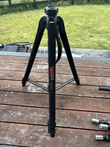 Tripod and other bits and pieces64825082549890113