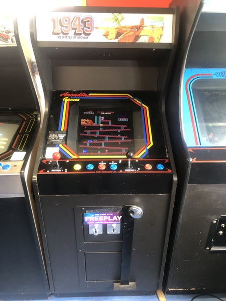 arcade machine Carousel 1