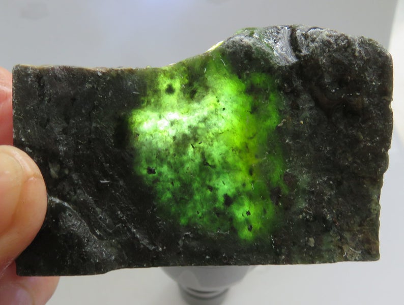 Thin Greenstone Slice Carousel 1