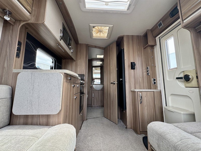 2017 Swift Challenger 635 Rear East West Island...64742635506946111