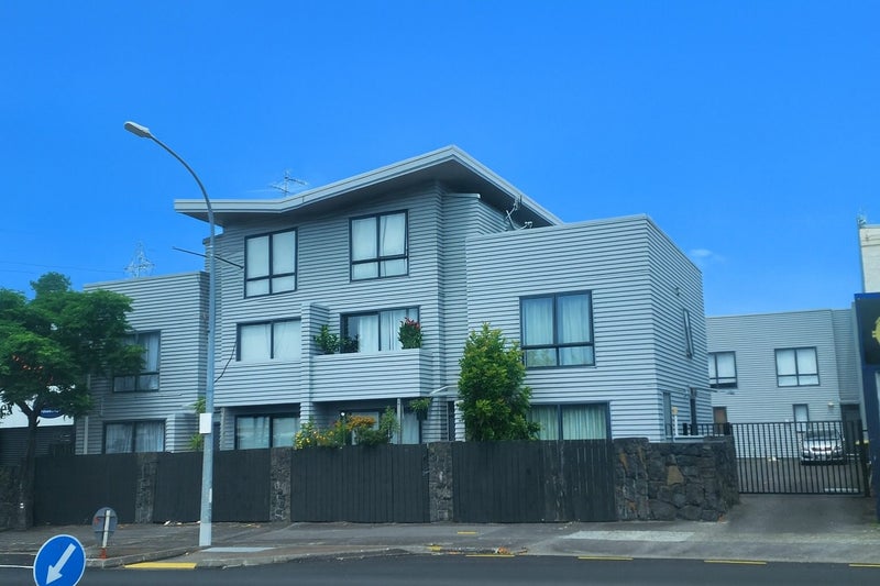 Onehunga, 2 bedrooms64745455809155110