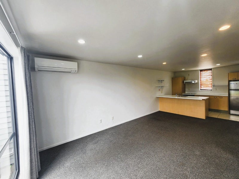 Onehunga, 2 bedrooms64745455809155111