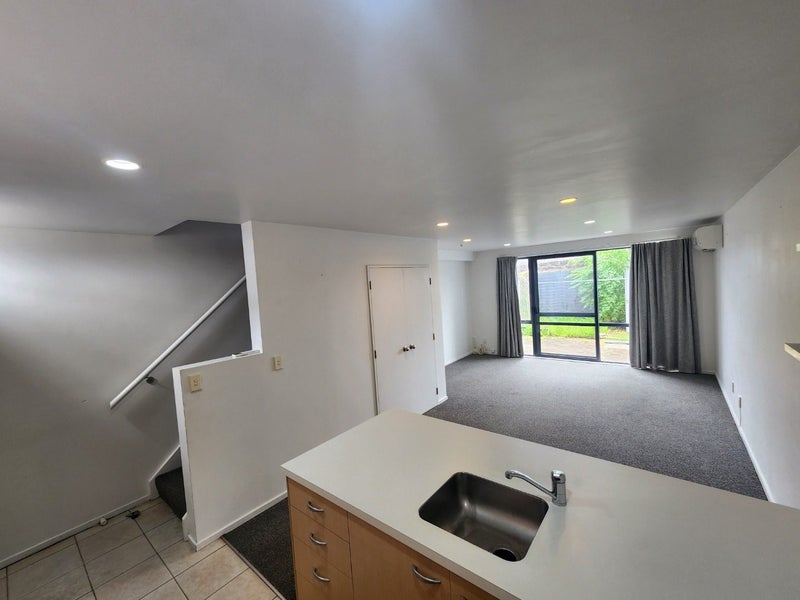Onehunga, 2 bedrooms64745455809155112