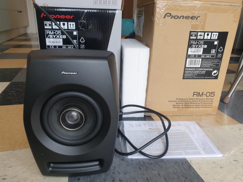 Pioneer RM-05 Studio Monitor used twice Carousel 1