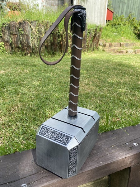 Marvel Thor's hammer -Mjölnir Collectible Carousel 1