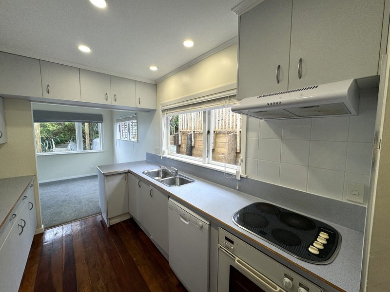 Khandallah, 2 bedrooms64747119511041114