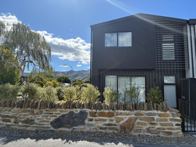 Cromwell, 2 bedrooms64748038943489112