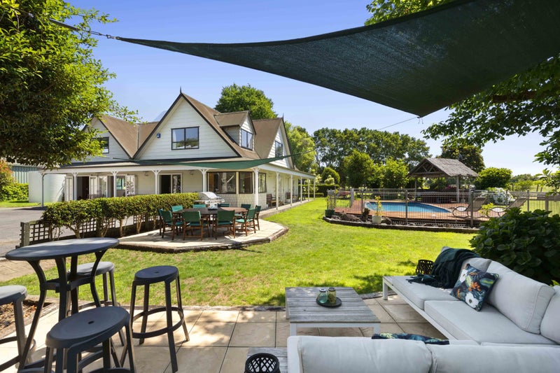 Handy Location - HUGE Shed - Pool!64748242294401111