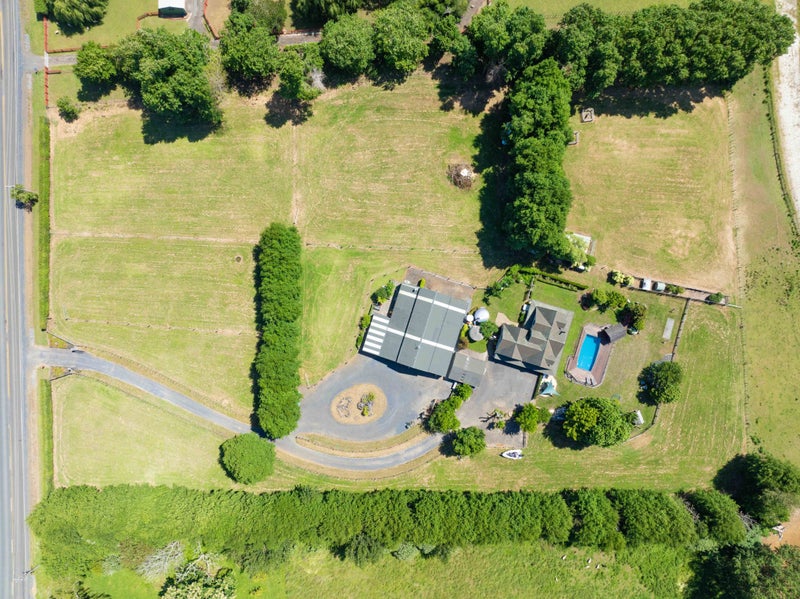 Handy Location - HUGE Shed - Pool!64748242294401114