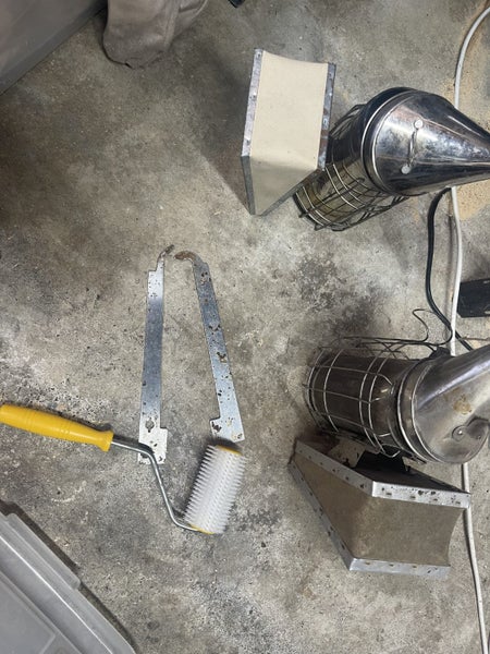 Beekeeping equipment Carousel 1