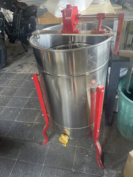 Beekeeping equipment Carousel 2