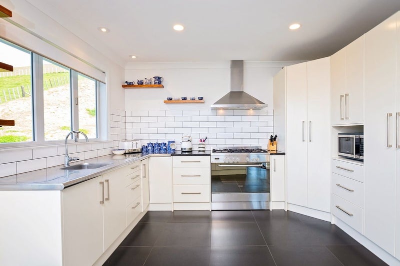 Te Hauke, 4 bedrooms64748038908802113