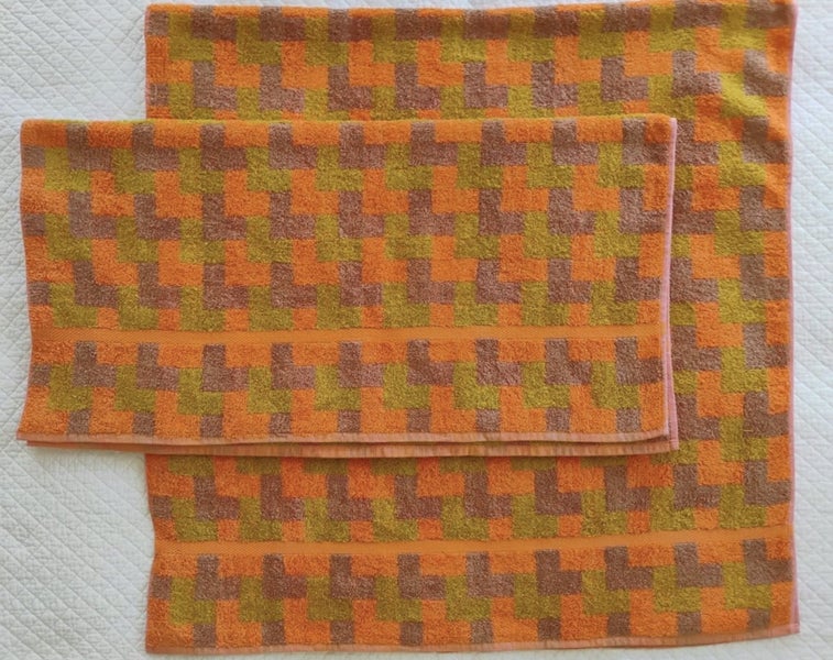 2 x Retro Towels Carousel 1