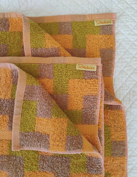 2 x Retro Towels Carousel 3