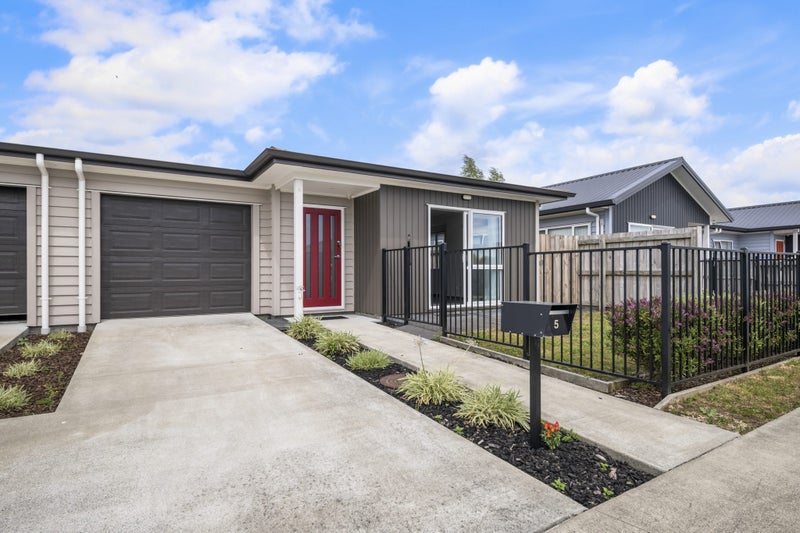 Takanini, 3 bedrooms64748242302210112