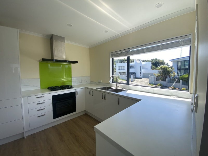 Strathmore Park, 5 bedrooms64748356294787111