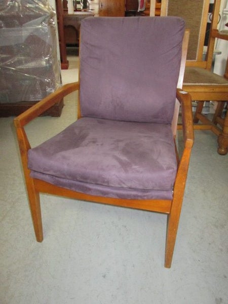 2281 RETRO 70S CHAIR Carousel 1