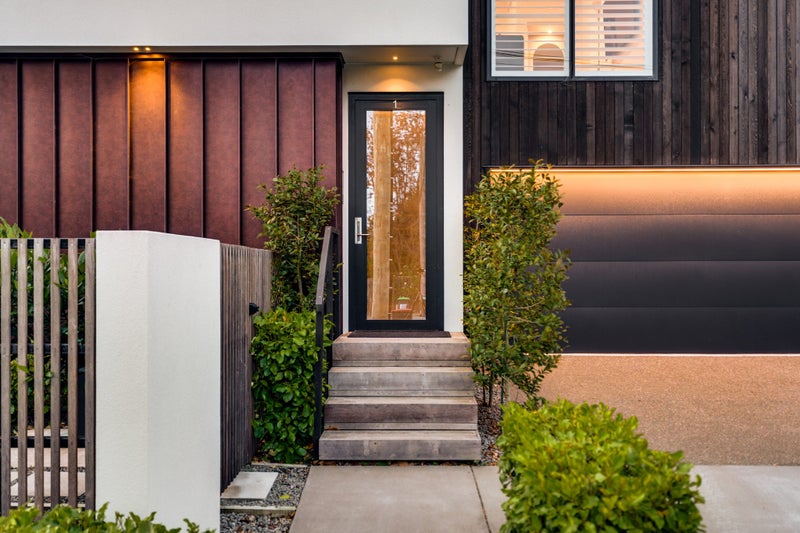 Smart Design, Prime Location64748557323522111